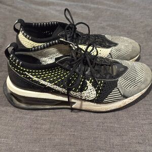 Nike Flyknit women’s 9